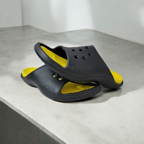 Croc Unisex Men's 8 Women's 10 black and yellow slides with great traction. More - Picture 6 of 9